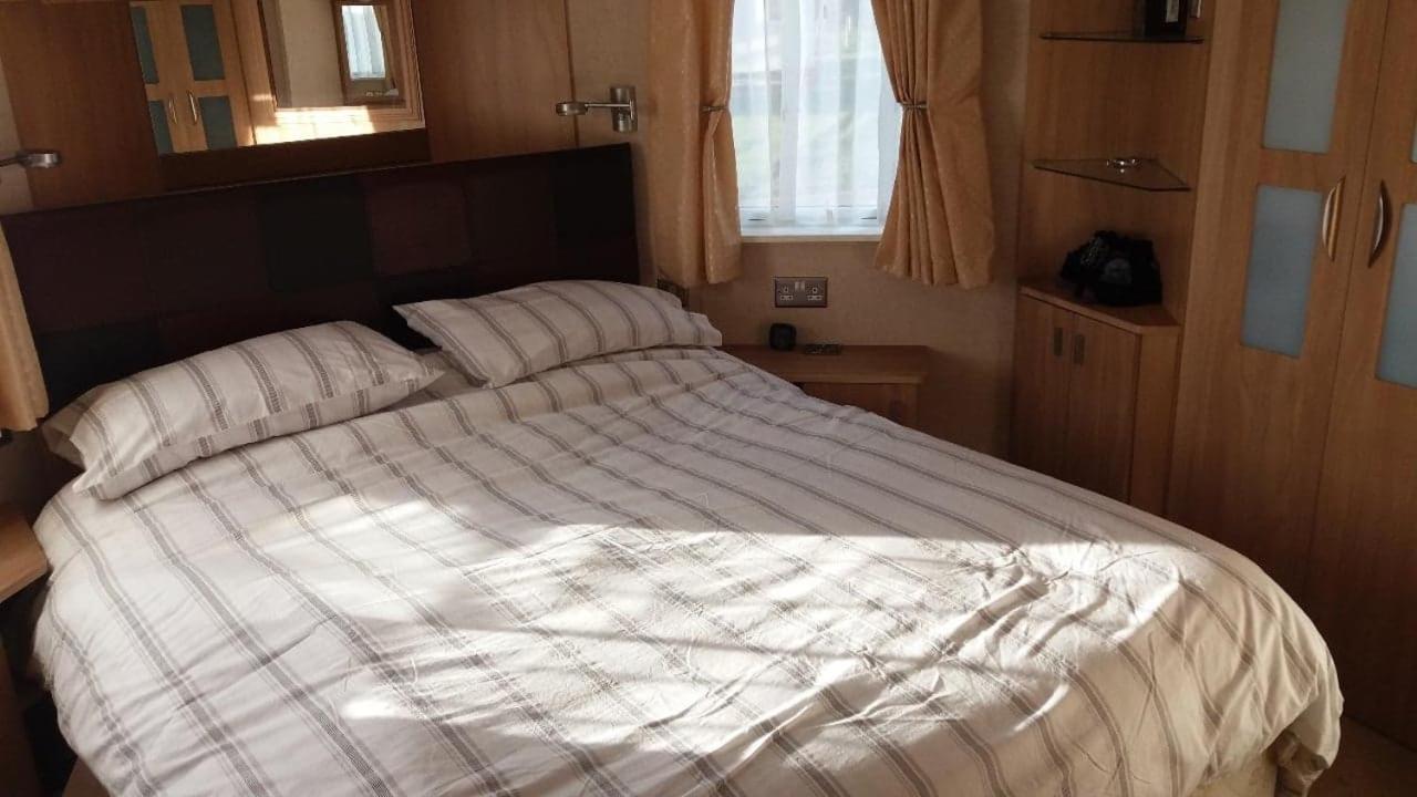 Отель 6 Berth Deluxe Ml7 On The Golden Palm Чапел-Сент-Леонардс Экстерьер фото