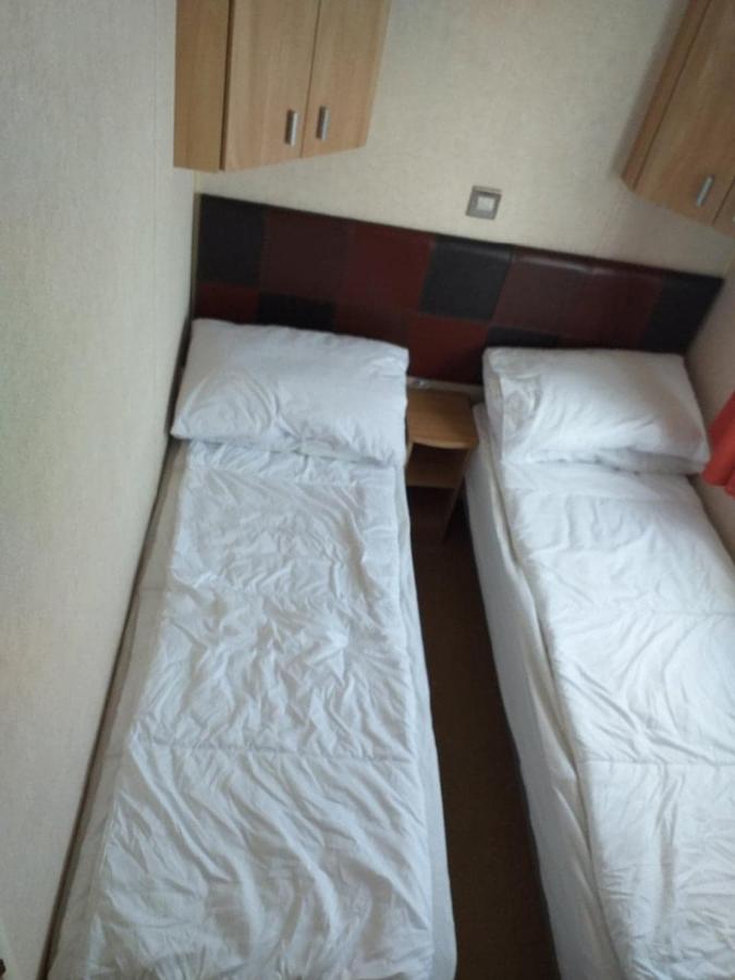 Отель 6 Berth Deluxe Ml7 On The Golden Palm Чапел-Сент-Леонардс Экстерьер фото